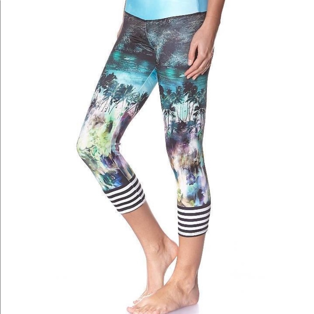 Onzie Graphic Print Capris Size XS